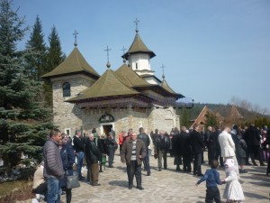 hram manastirea sihastria putnei (39)