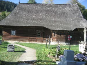 biserica lemn putna