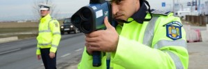 politie cu radar cu laser- pistol la Suceava