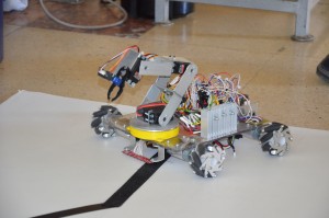 Robot mobil cu brat, lucrarea USV premiata cu locul 2 la ZEM Iasi 2016