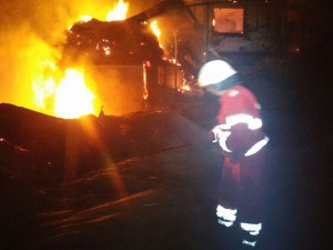 incendiu- case cuprinse de flacari suceava (10)