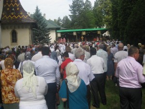 procesiune de sanziene pe strazile sucevei (36)