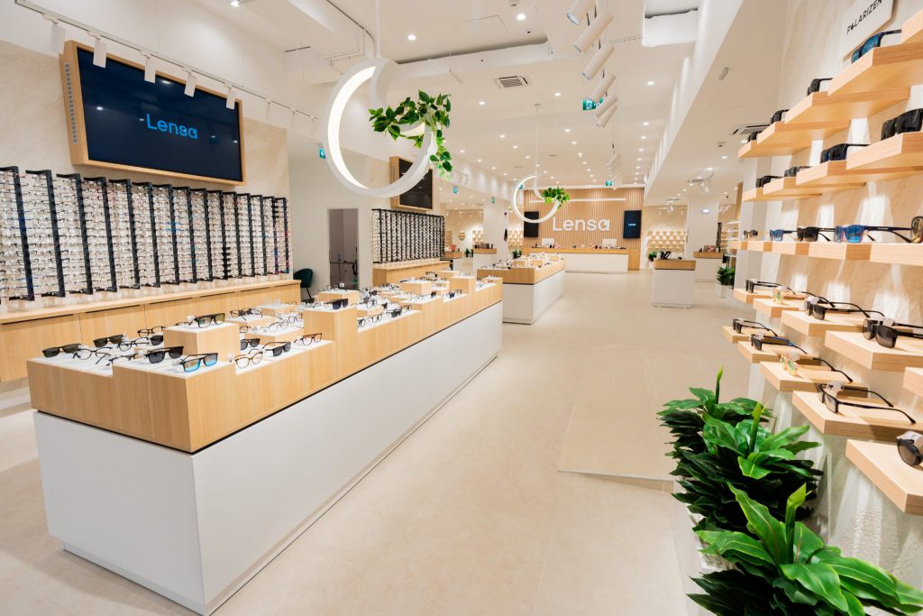 Primul magazin de optică Lensa din județul Suceava, de astăzi în Iulius